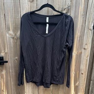 lululemon athletica Black Long Sleeve Top size 6